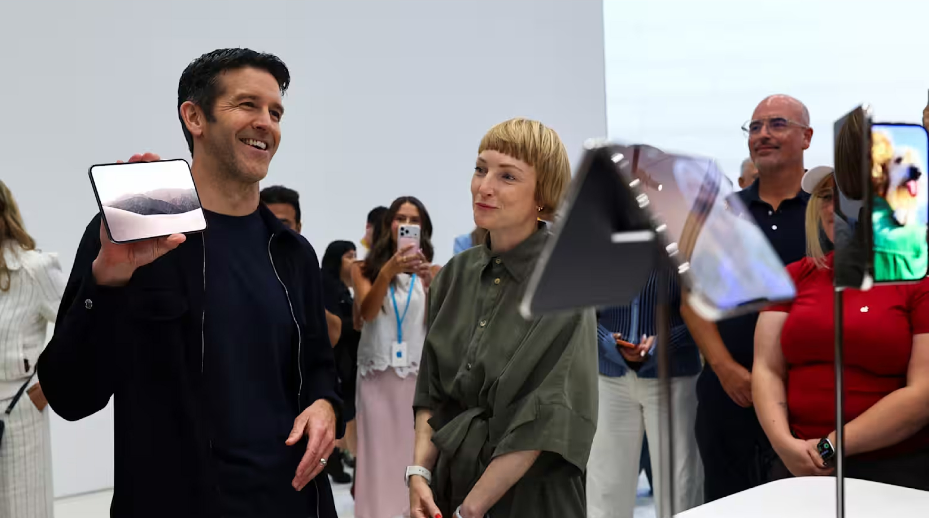 Resmi! Apple Rilis iPhone Duo, HP Lipat Pertama dalam Sejarah iPhone
