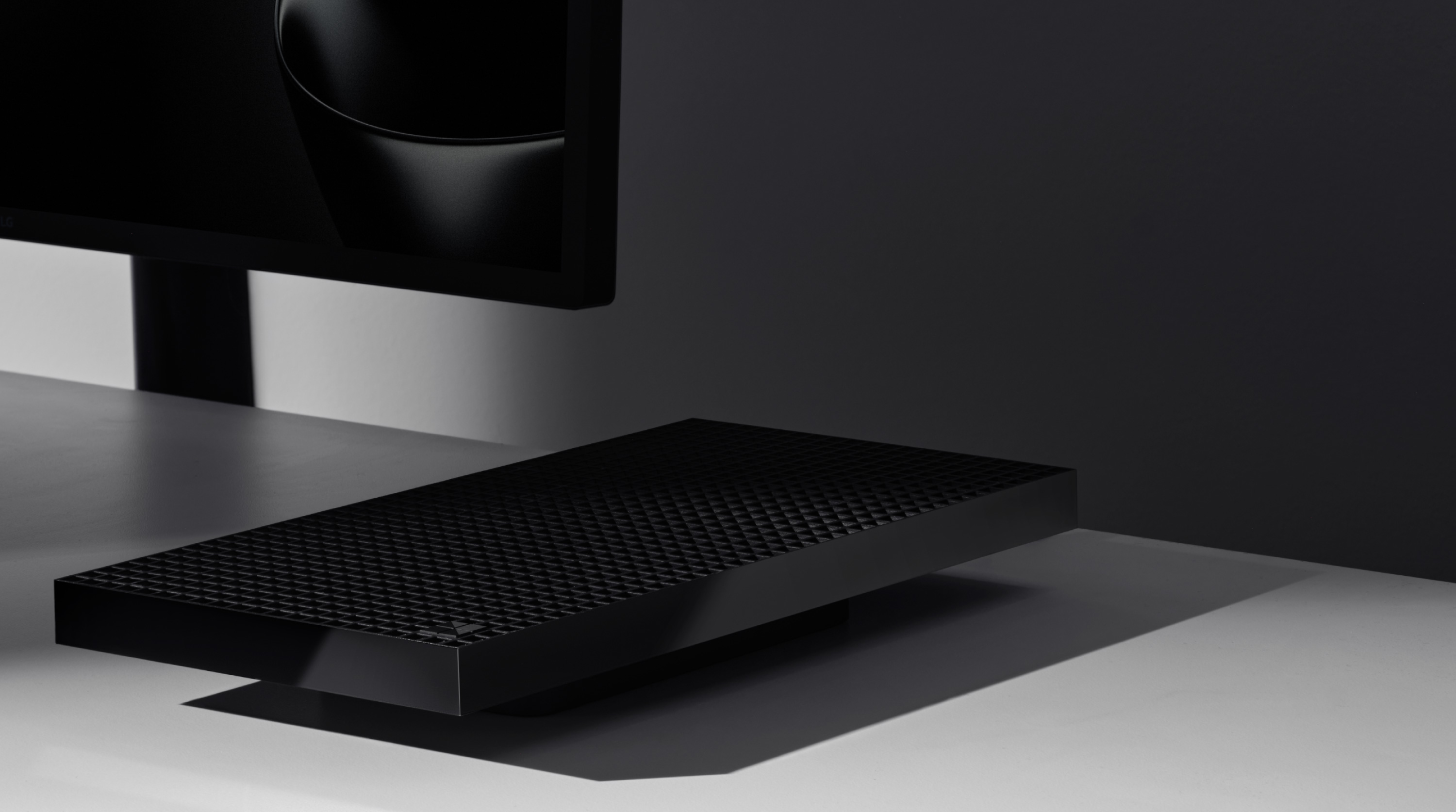 Microsoft Rilis Mini PC Khusus AI "Surface RTX Spark Dev Box", Harganya Bikin Dompet Bergetar